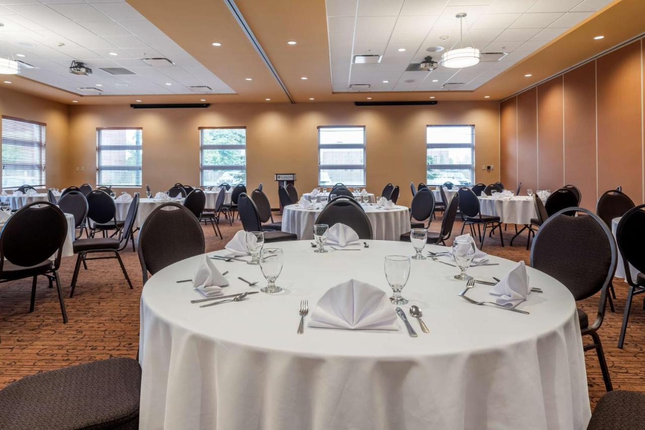 Best Western Plus, Bathurst Hotel & Suites Exterior foto
